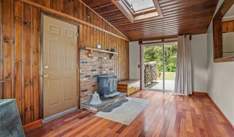 73 Penguin Ave, Warwick, RI 02818