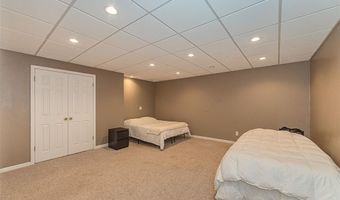 573 Castle Ridge Dr, Ballwin, MO 63021