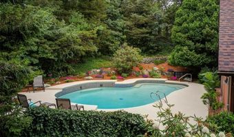 4 Wilbur Rd, Lincoln, RI 02865