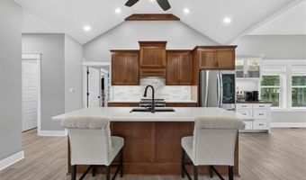 803 NE Lakota Dr, Adrian, MO 64720