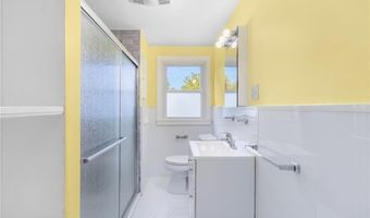 175 Kay St, Newport, RI 02840