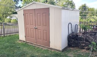 8 Nimbus Dr, Alloway, NJ 07462