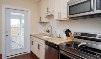 4 Newport Ave B2, Newport, RI 02840