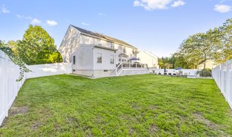 14 Brittany Dr, Bayville, NJ 08721
