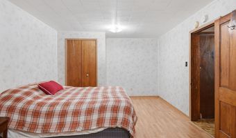22 N Metcalf Ave, Amboy, IL 61310