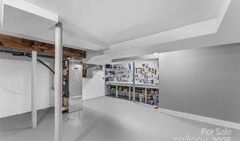 5 Deanwood Cir, Asheville, NC 28803