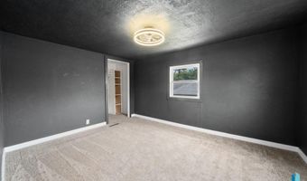 606 N 3rd St, Beresford, SD 57004