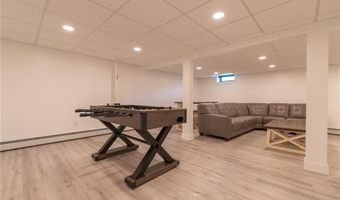 64 Juniper Trl, Narragansett, RI 02882