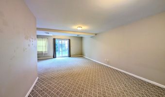 15 Old Oak Dr 15, Brookfield, CT 06804