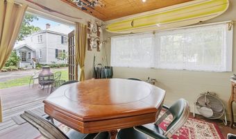 128 4th St, Apalachicola, FL 32320