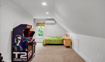 16 Isham St, Burlington, VT 05401
