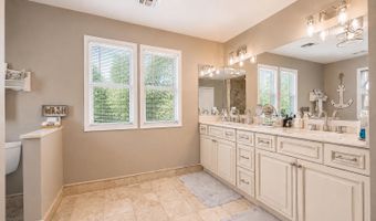 71 Compton St, Belford, NJ 07718