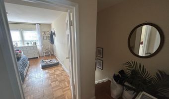 726 N OAKLAND St, Arlington, VA 22203