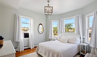 7 Carroll Ave 2, Newport, RI 02840