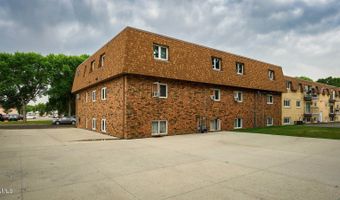 2023 Kavaney Dr N, Bismarck, ND 58501