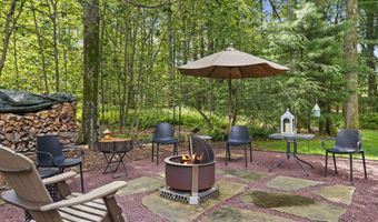 129 Woodbury, Blakeslee, PA 18610