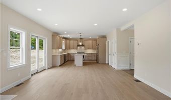 413 New River Rd, Lincoln, RI 02838