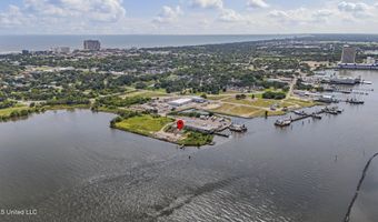 540 Bayview Ave, Biloxi, MS 39530