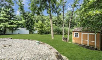 156 Magnolia Ln, Middletown, NJ 07748