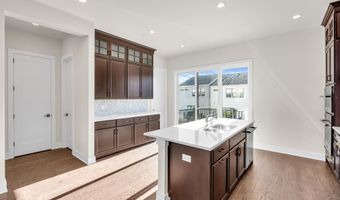 6 Augustus Dr, Middletown, NJ 07748