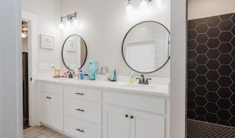 7424 Northwood Dr, Benton, AR 72019