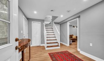 8 Lakeview Rd, Brookfield, CT 06804