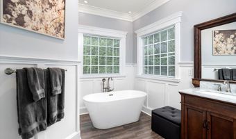 6 Sleepy Hollow Ct, Allentown, NJ 08501