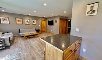 379540 N Shore Dr, Aberdeen, SD 57401