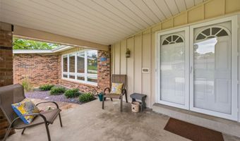 409 Mayfair Dr, Ballwin, MO 63011