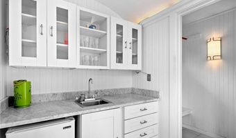 1 Harbor View Dr, Newport, RI 02840