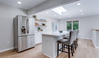 8702 PAPPAS Way, Annandale, VA 22003