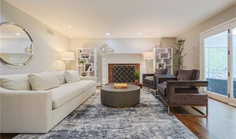 215 Adirondack Dr, East Greenwich, RI 02818