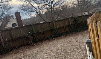 491 N LATHAM St N, Alexandria, VA 22304