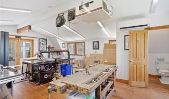 693 Hope St, Bristol, RI 02809