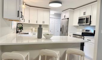 7 Simmons Rd, Barrington, RI 02806