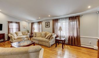 4 Lee Cir, Bloomfield, CT 06002
