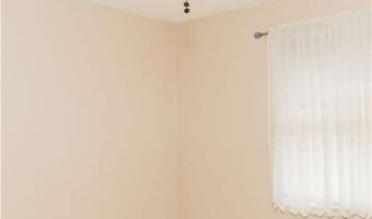 16 Ward Ave, Middletown, RI 02842