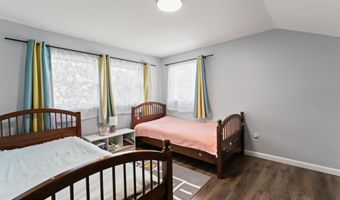 573 Sumner Ave, Belford, NJ 07718