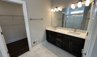 769 W Fairway Dr, Addison, IL 60101