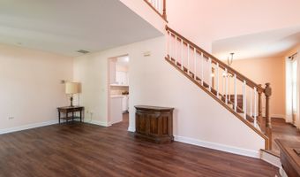 2452 E Hunter Dr, Arlington Heights, IL 60004