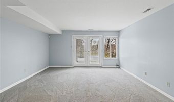 1872 Ridgeview Circle Dr, Ballwin, MO 63021