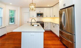 5 Gardiner St, Newport, RI 02840