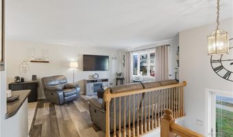 37 Carriage Rd, Cranston, RI 02920