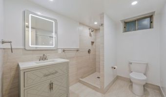 21 E Central Ave, Bergenfield, NJ 07621