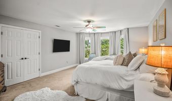 70 Dolphin Point Dr, Beaufort, SC 29907