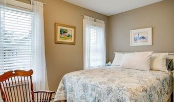 7 Dean Ave, Newport, RI 02840