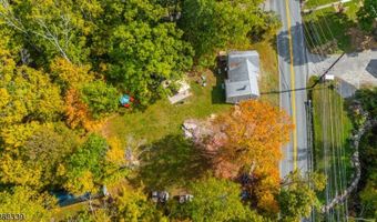 25 Lake Pochung Rd, Alloway, NJ 07461