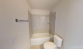 2704 S Spurway Dr, Ann Arbor, MI 48105