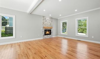 13 Kenwood Cir, Bloomfield, CT 06002
