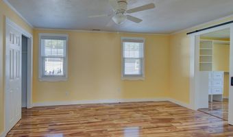 33 Spruce Ln, Bristol, RI 02809